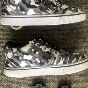 Heelys, gray camouflage, size 2 youth